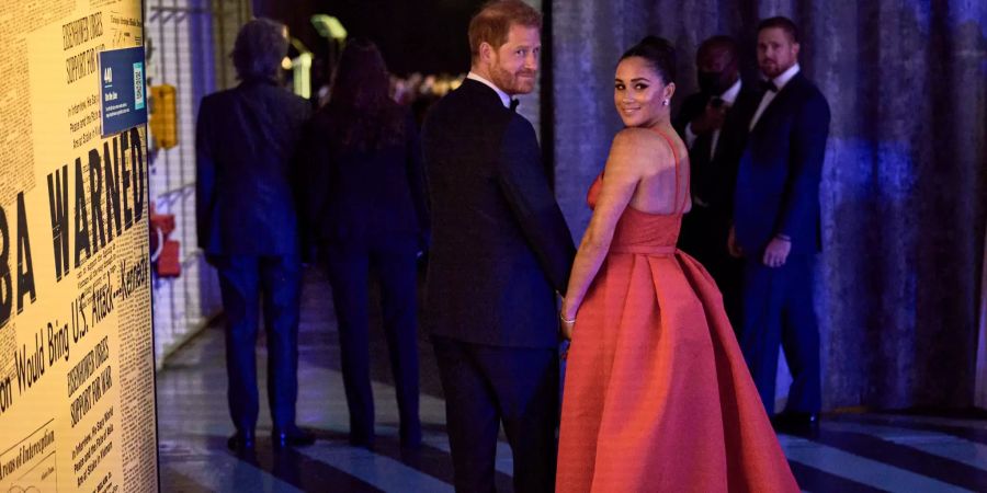 Meghan Markle und Prinz Harry auf einer Militärs-Gala.