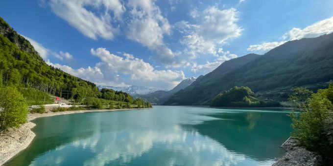 Ausblick auf den Lungerersee in Lungern. Lungerersee