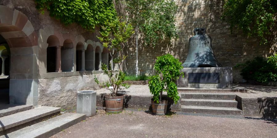 Ein Kräutergarten im Innenhof der St. Anna Kapelle in Schaffhausen.