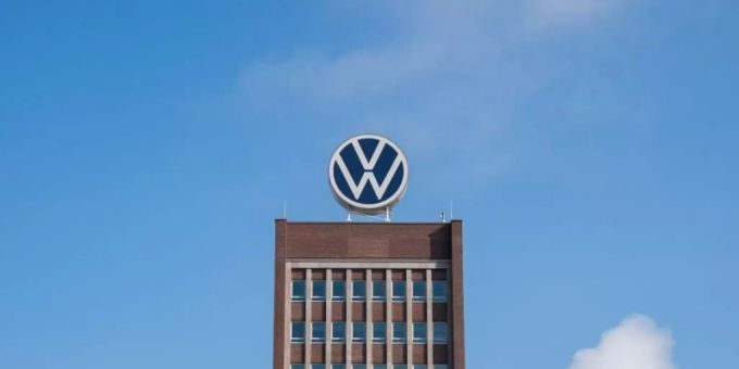 Bei Volkswagen in Wolfsburg sorgen Aussagen des Konzernchefs für Unruhe. Foto: Julian Stratenschulte/dpa vw
