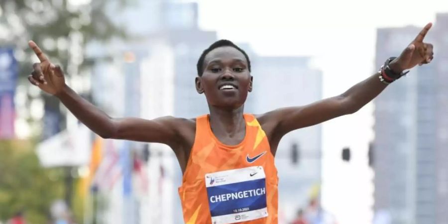 Gewinnt den 43. Chicago Marathon: Ruth Chepngetich. Foto: Paul Beaty/FR36811 AP/dpa
