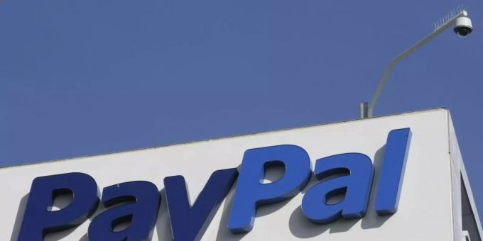 Kommt derzeit durch den Boom beim Online-Shopping in der Corona-Pandemie auf eine Marktkapitalisierung von 320 Milliarden Dollar. Foto: Paul Sakuma/AP/dpa Kommt derzeit durch den Boom beim Online-Shopping in der Corona-Pandemie auf eine Marktkapitalisierung von 320 Milliarden Dollar. Foto: Paul Sakuma/AP/dpa