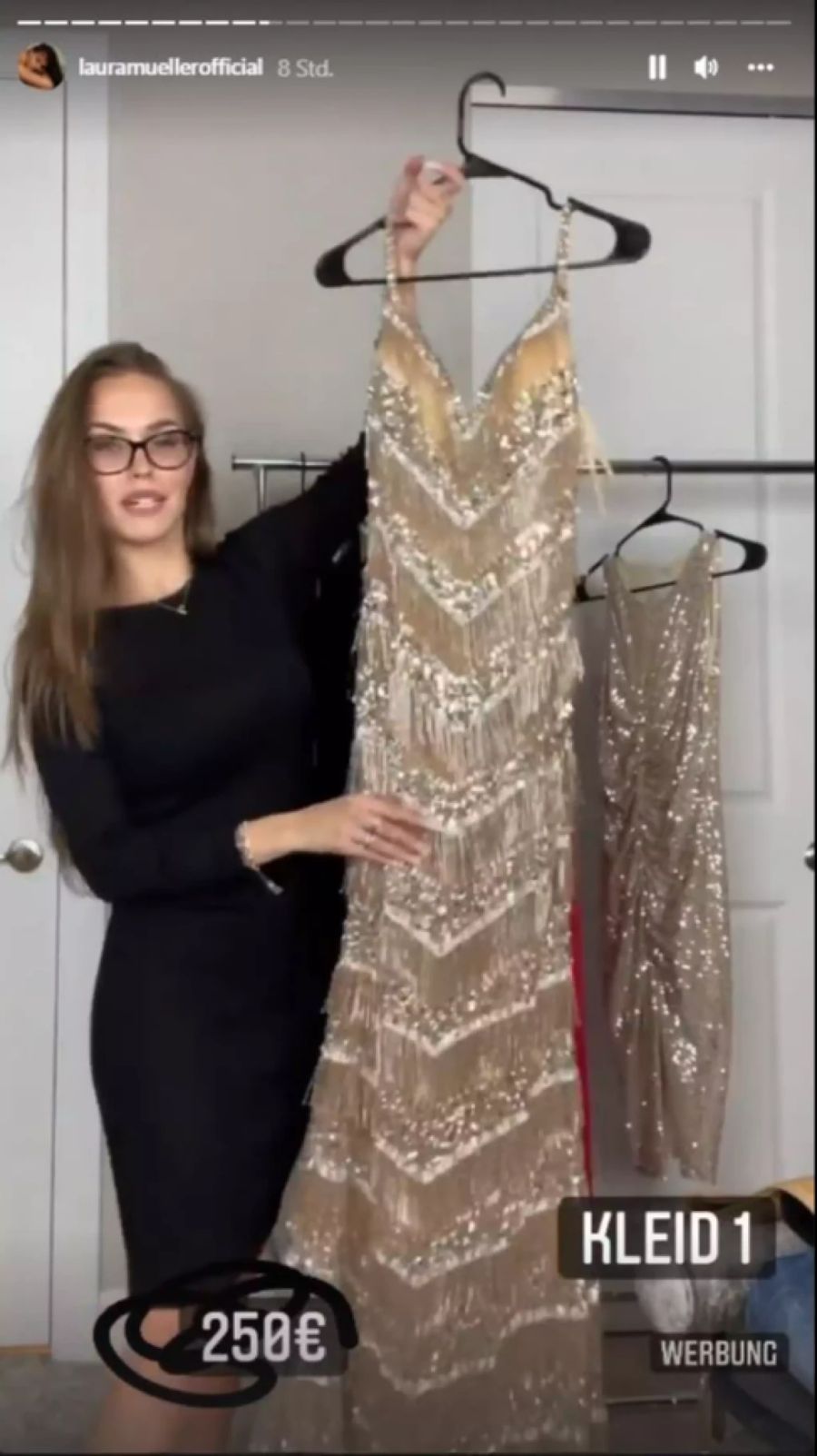 Dieses Kleid verkauft Laura für 250 Euro.