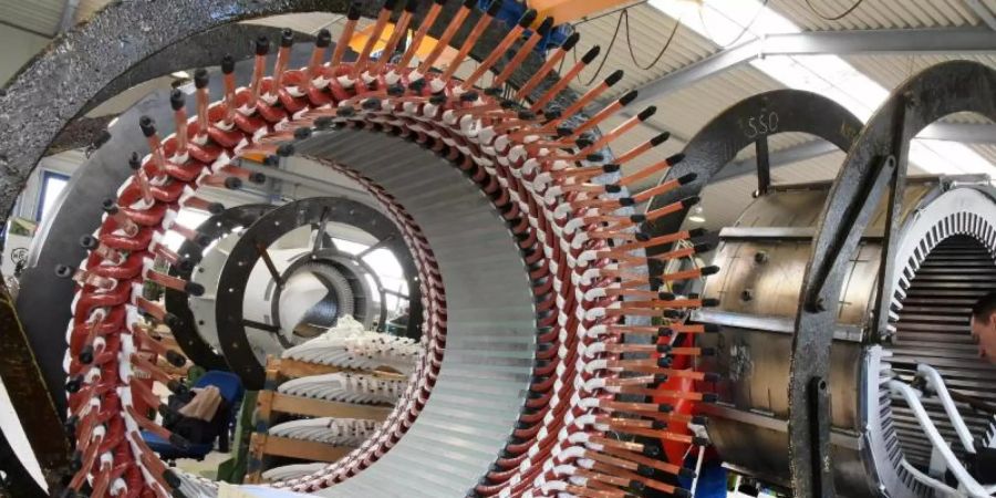 Ein Mitarbeiter eines Maschinenbauers in Bitterfeld-Wolfen. Foto: Waltraud Grubitzsch/dpa-Zentralbild/dpa