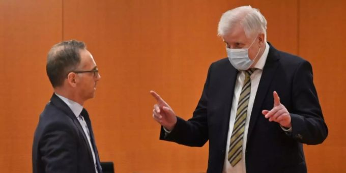 Innenminister Horst Seehofer (rechts) Innenminister Horst Seehofer (rechts)