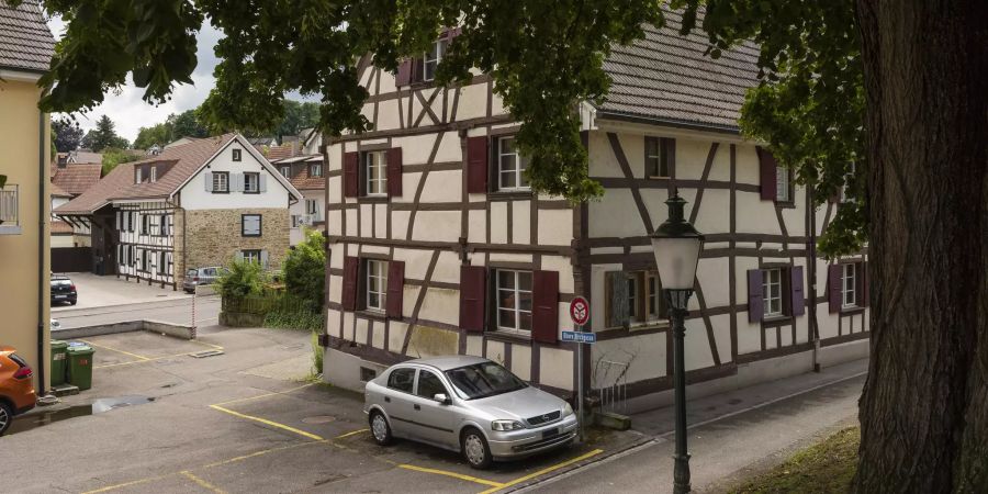 Fachwerkhäuser im historischen Dorfkern Allschwil.