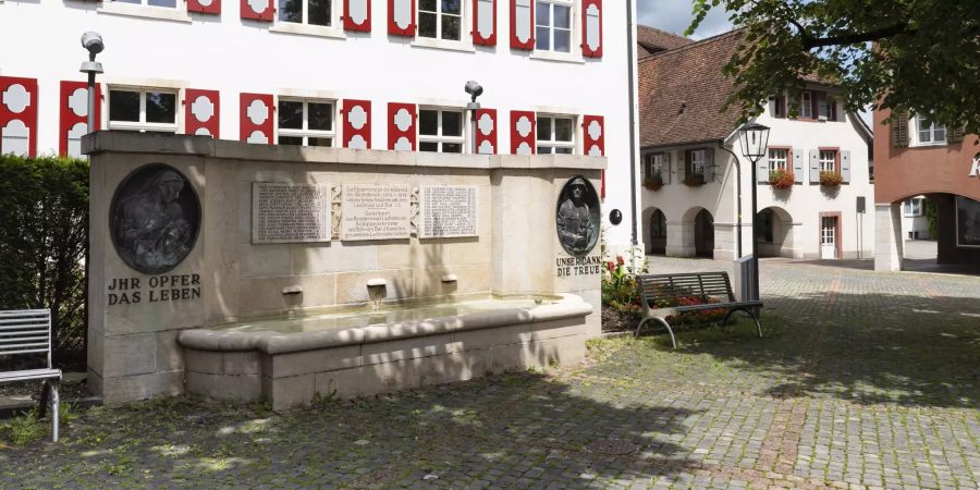 Das Soldatendenkmal in Laufen erinnert an die während des Ersten Weltkriegs (meist an der spanischen Grippe) verstorbenen Laufentaler Soldaten.