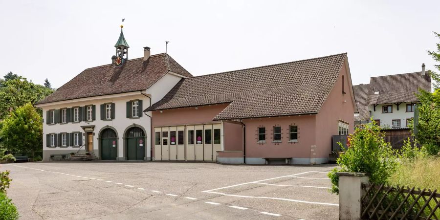 Das Gemeindehaus Giebenach an der Schulgasse.