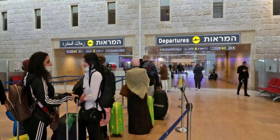 Passagiere am Flughafen Tel Aviv