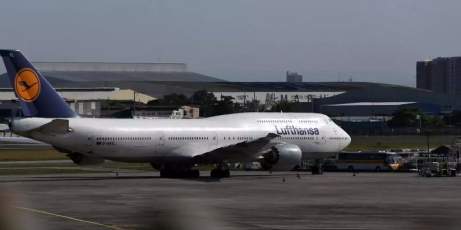 März 2020: Eine Lufhansa-Maschine holt mehr als 300 Deutsche von den Philippinen. Foto: Alejandro Ernesto/dpa