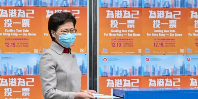 Carrie Lam bei Stimmabgabe Carrie Lam bei Stimmabgabe