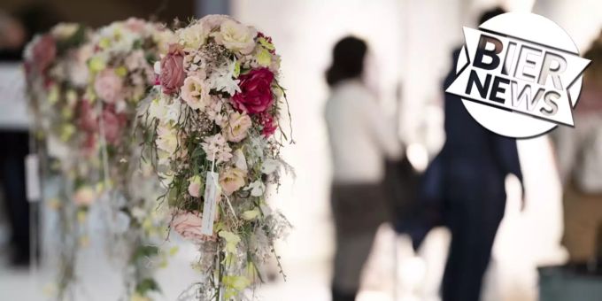 Die Brautjungfern packen nach der Hochzeit über den Bräutigam aus. (Symbolbild) Hochzeitspanne