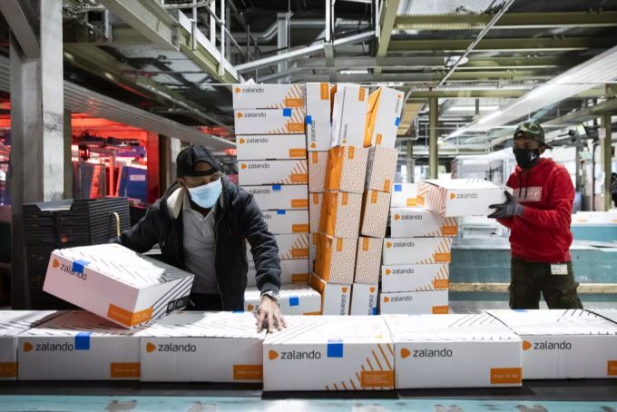 Vor Weihnachten gehen bei Zalando zahlreiche Bestellungen ein. Zalando