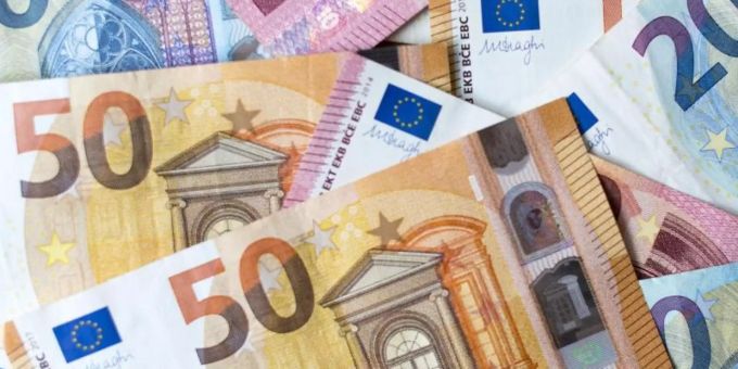 In den Jahren 2020 und 2021 hat der Bund etwa 24 Milliarden Euro an Kurzarbeitergeld gezahlt. Foto: Monika Skolimowska/dpa In den Jahren 2020 und 2021 hat der Bund etwa 24 Milliarden Euro an Kurzarbeitergeld gezahlt. Foto: Monika Skolimowska/dpa