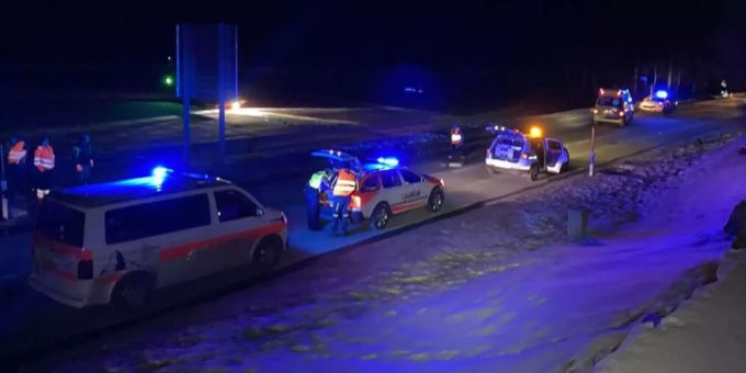 Beim Verkehrsunfall in Täsch VS kam ein Fussgänger ums Leben. täsch polizei