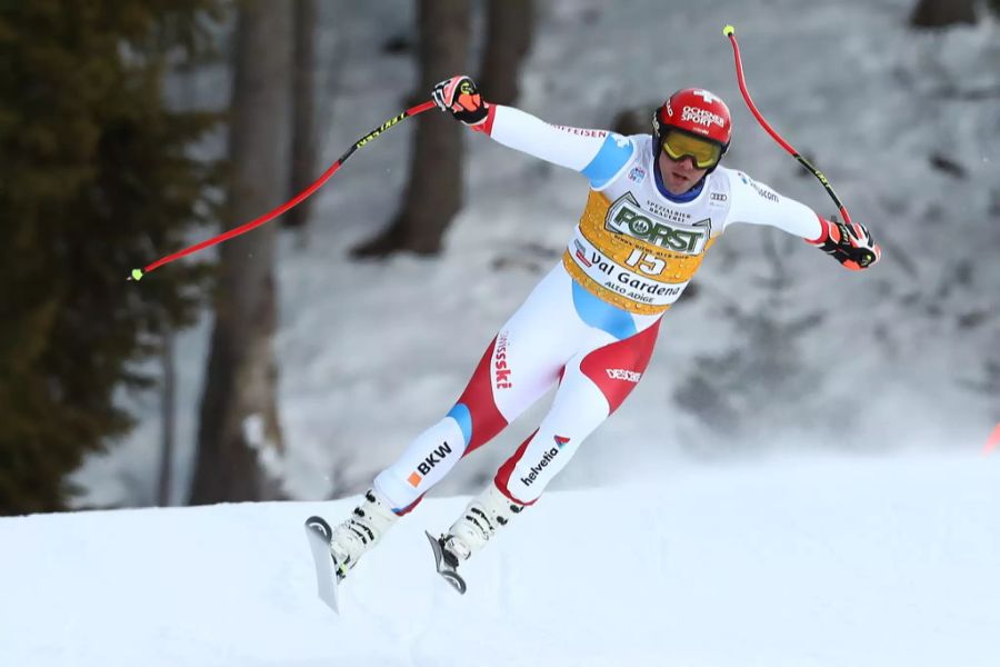 Beat Feuz nimmt vor dem Ziel viel Tempo raus.