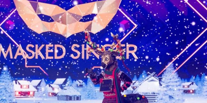 In der Festtagsausgabe von «The Masked Singer» ist alles auf Weihnachten getrimmt. Foto: Rolf Vennenbernd/dpa In der Festtagsausgabe von «The Masked Singer» ist alles auf Weihnachten getrimmt. Foto: Rolf Vennenbernd/dpa