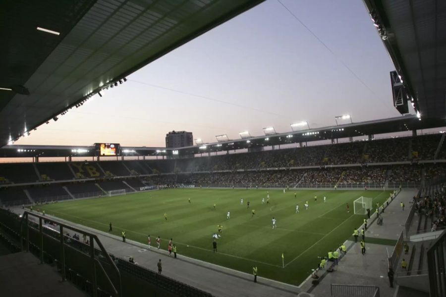 Beim Spiel gegen Marseille am 16. Juli 2005 wird das Stade de Suisse eingeweiht.