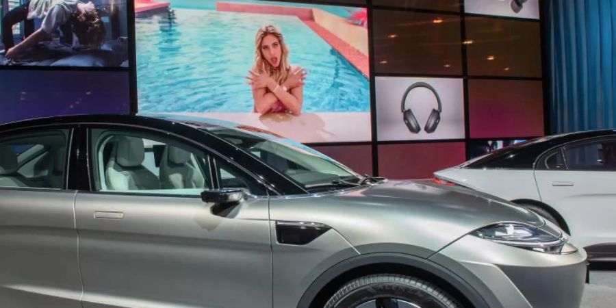 Das Elektroauto «Vision-S02» von Sony: Es ist bereits der zweite Prototyp des japanischen Elektronik-Konzerns, der eine Markteinführung prüft und eine eigene Mobilitätstochter gründen will. Foto: Andrej Sokolow/dpa