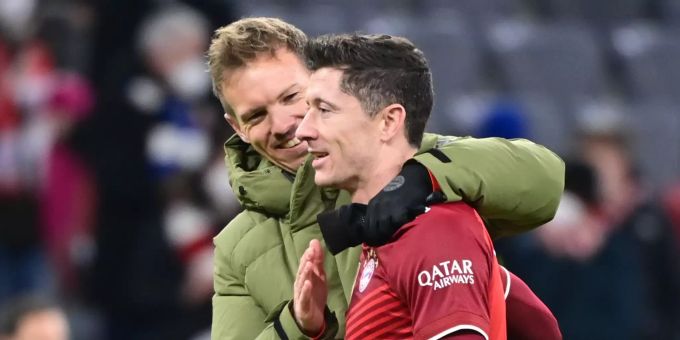 Kabinen-Party - Nagelsmann belohnte Bayern-Stars mit Pizza und Burger