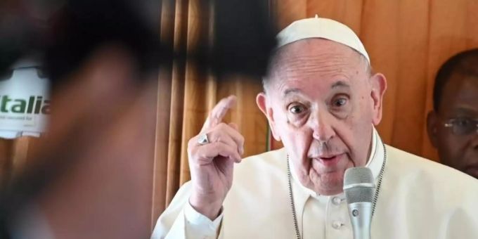 «Wir wollen sie mit unserem Engagement und unserer geistlichen Nähe begleiten»: Papst Franziskus. Foto: Johannes Neudecker/dpa «Wir wollen sie mit unserem Engagement und unserer geistlichen Nähe begleiten»: Papst Franziskus. Foto: Johannes Neudecker/dpa