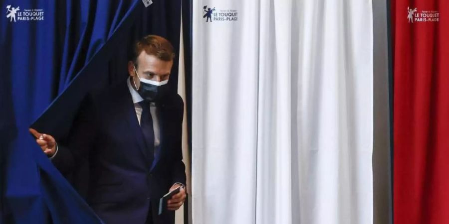 Präsident Emmanuel Macron geht als Verlierer aus der ersten Runde der Regionalwahlen hervor. Foto: Christian Hartmann/Pool Reuters/AP/dpa