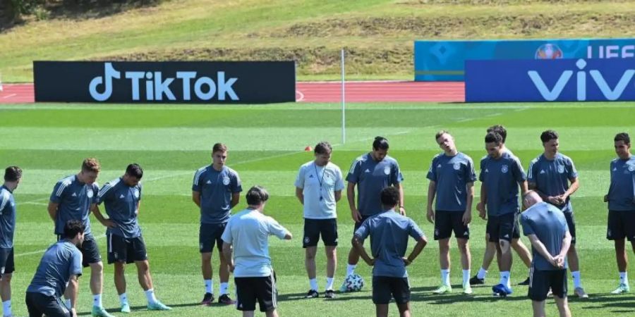Letzte Übungseinheit vor Wembley: Das DFB-Team beim Abschlusstraining in Herzogenaurach. Foto: Federico Gambarini/dpa