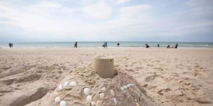 Der Sand für die Strände Sylts kommt vom Meeresboden der Nordsee und verschlingt Jahr für Jahr Millionen von Euro. Foto: Christian Charisius/dpa Der Sand für die Strände Sylts kommt vom Meeresboden der Nordsee und verschlingt Jahr für Jahr Millionen von Euro. Foto: Christian Charisius/dpa