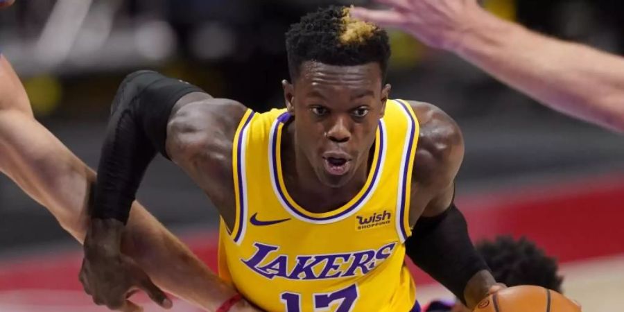 Dennis Schröder von den Los Angeles Lakers wurde von der Basketball-Legende «Magic» Johnson hart kritisiert. Foto: Carlos Osorio/AP/dpa