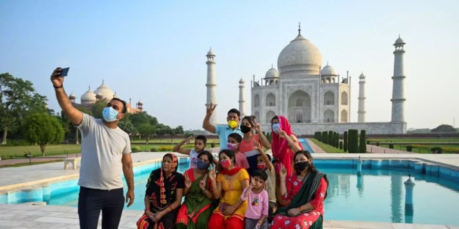 Endlich wieder Besucher am Taj Mahal