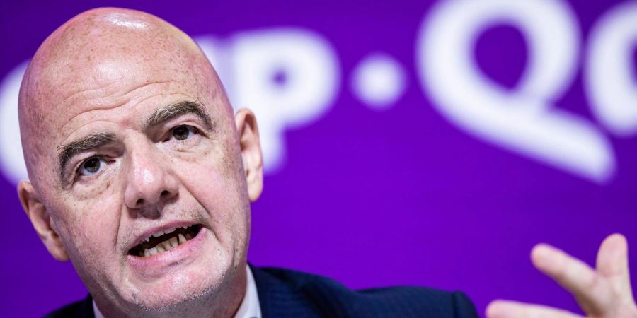 Blickt zufrieden auf den ersten Spieltag der Frauen-WM: FIFA-Boss Gianni Infantino.