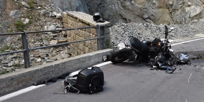 Curaglia: Motorradfahrer verstorben