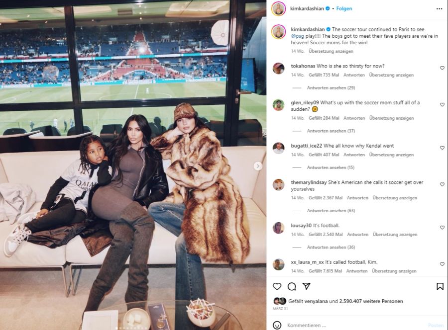 Kurz darauf verliert PSG 0:2 gegen Rennes – auch da ist Kardashian zu Gast.