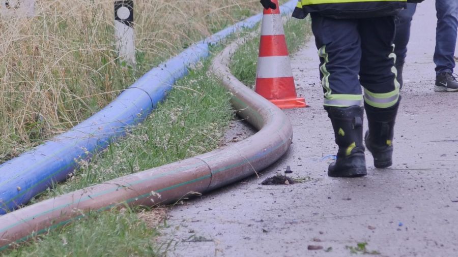 Auch die Feuerwehr stand wegen des Crashs im Einsatz.