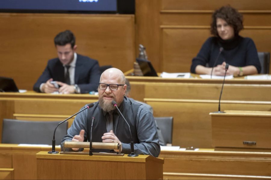 Manuel Widmer befürchtet, dass der neue Putz-Sparplan zu einer Belastung für Lehrpersonen wird.