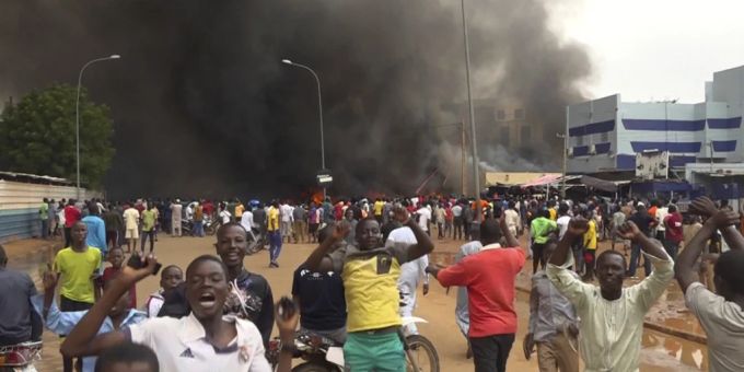 Demonstration in Nigers Hauptstadt Niamey vergangene Woche nach dem Putsch der Präsidialgarde. Niamey