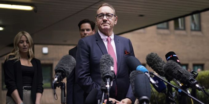 Kevin Spacey wandte sich nach seinem Freispruch an die Presse. (Archivbild) Kevin Spacey Freispruch Presseauftritt