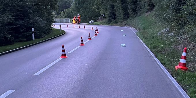 Hochfelden ZH - Töfffahrer (34) bei Selbstunfall schwer verletzt