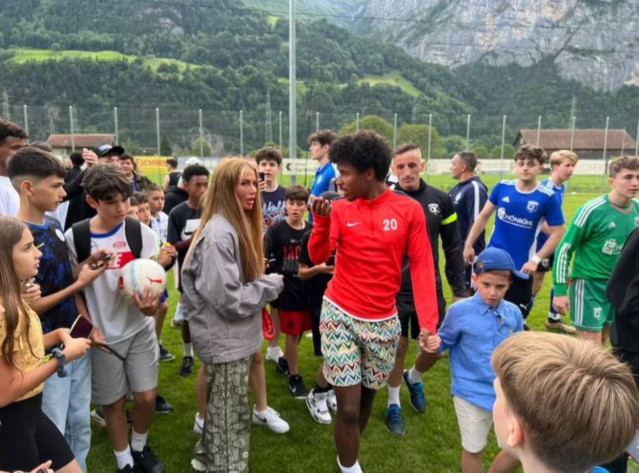 Loredana und Karim Adeyemi bei den Cup-Finals des Luzerner Fussballverbandes in Erstfeld UR.