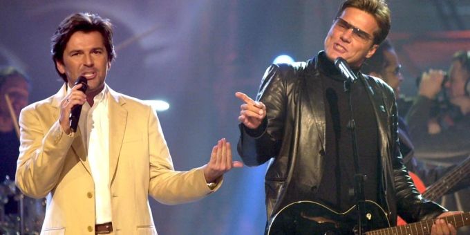 Thomas Anders und Dieter Bohlen im Jahr 2002 auf der Bühne als Modern Talking. modern talking