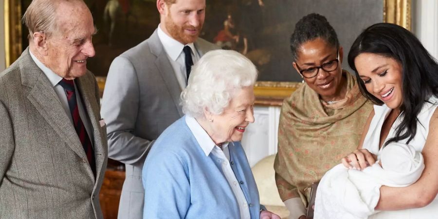 Nach seiner Geburt bekam Queen Elizabeth II. Baby Archie noch zu Gesicht. Jetzt hat sie Angst, ihn aus den Augen zu verlieren.