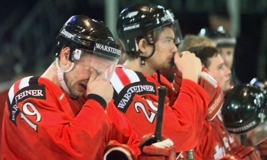 Enttäuschte Schweizer nach der 0:4-Niederlage im Spiel um Platz drei gegen Tschechien.