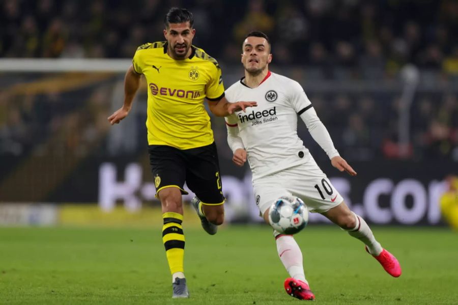 Neuzugang Emre Can (l.) im Zweikampf mit Frankfurts Filip Kostic.