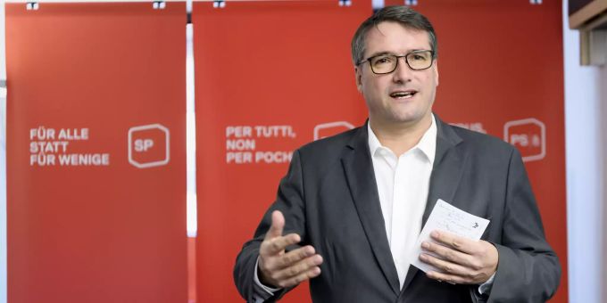 SP-Parteipräsident Christian Levrat muss noch etwas länger im Amt bleiben. Christian Levrat