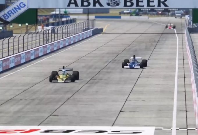 Jacques Villeneuve (li.) im Zweikampf mit David Brabham. Villeneuve Brabham eSports