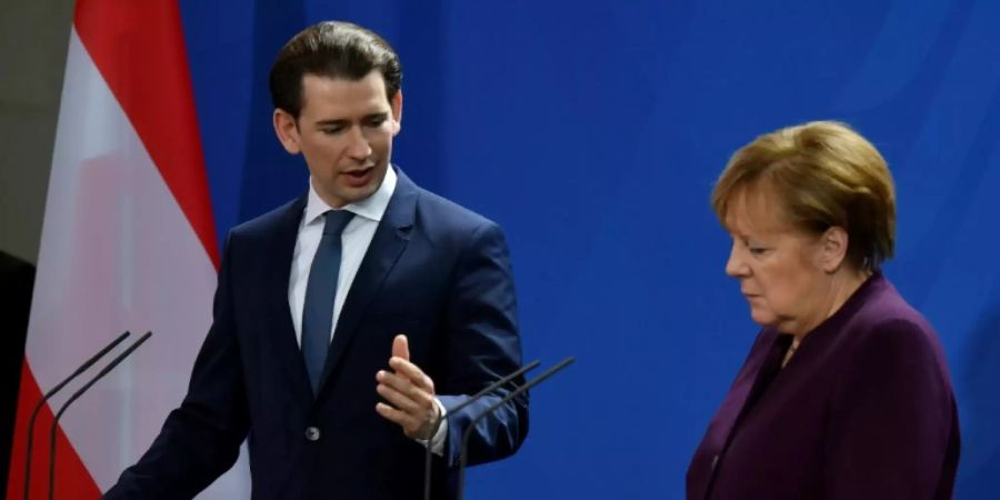 Kurz (l.) und Merkel