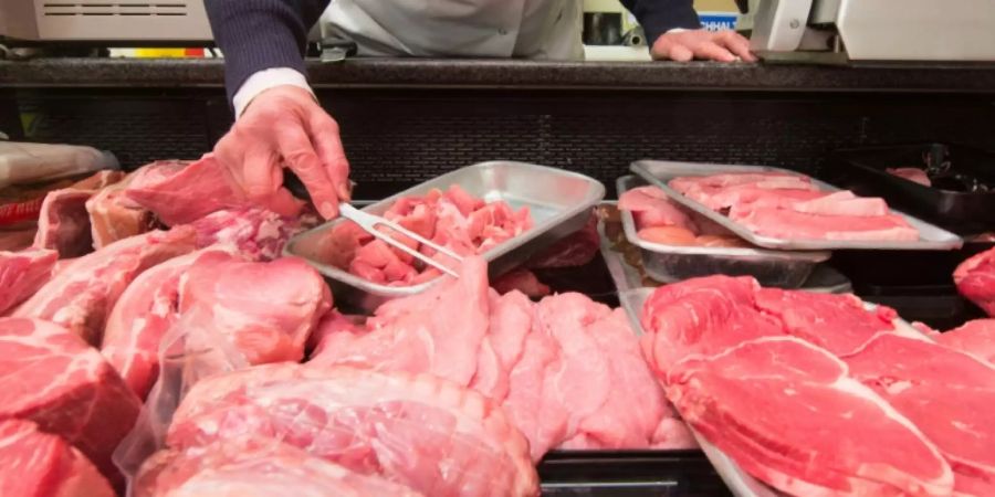 Fleisch in Supermarkt-Auslage