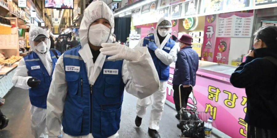 Desinfektions-Einsatz auf einem Markt in Seoul