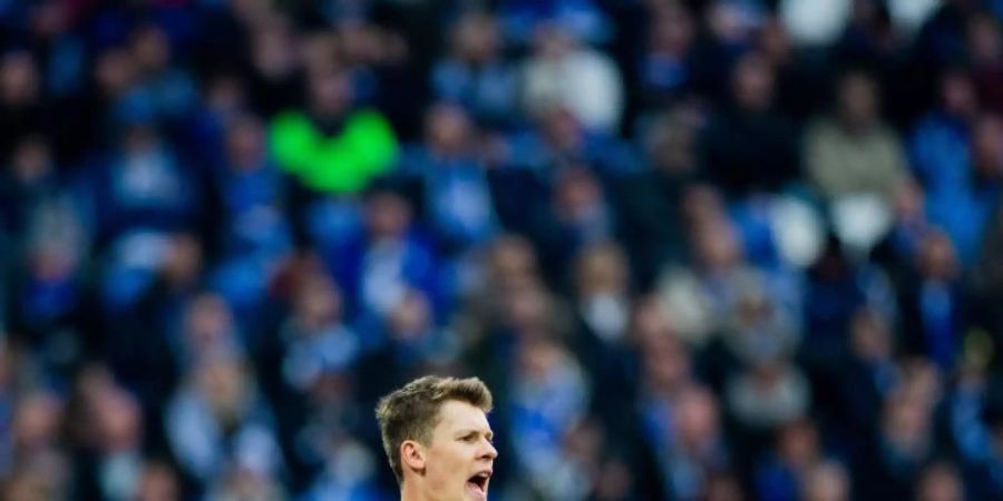 Hat weiter das Vertrauen von Trainer David Wagner: Schalkes Torwart Alexander Nübel. Foto: Rolf Vennenbernd/dpa/Archivbild