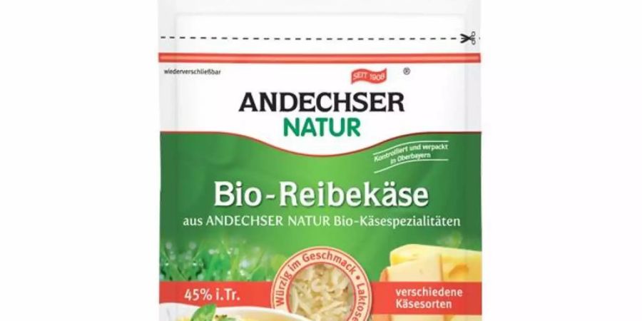 Der «Andechser Natur Bio Reibekäse» könnte Plastikteil enthalten. Der Hersteller ruft das Produkt zurück. Foto: Lebensmittelwarnung.de/dpa-infocom